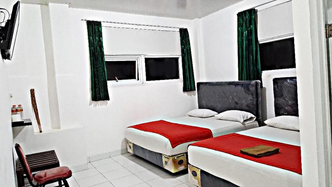 Mitra Hotel Джокьякарта Экстерьер фото