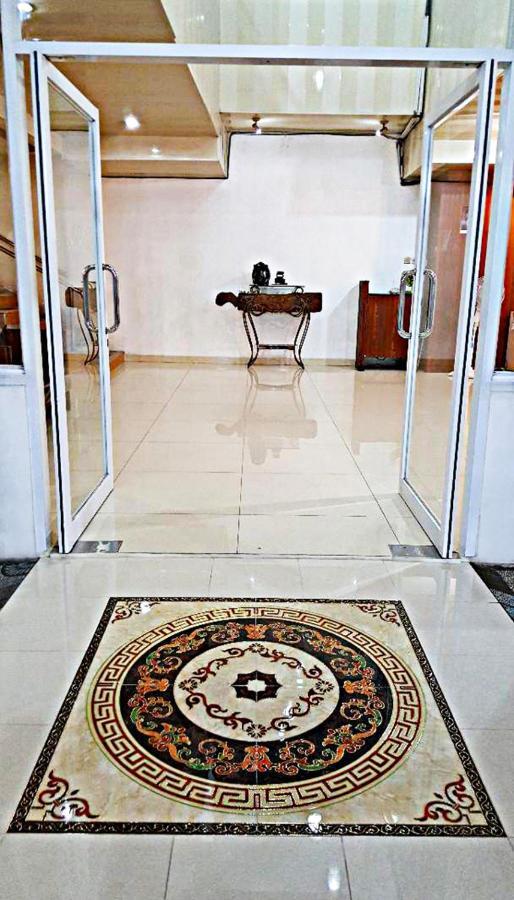 Mitra Hotel Джокьякарта Экстерьер фото